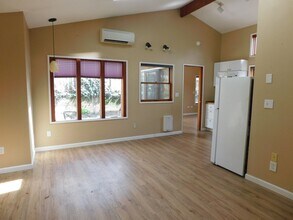 2425-2425 1/2 Cherry Grove St in Eugene, OR - Building Photo - Building Photo