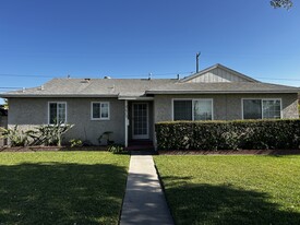 1712 E Broadway in Anaheim, CA - Building Photo
