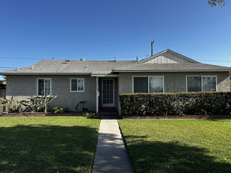 1712 E Broadway in Anaheim, CA - Building Photo