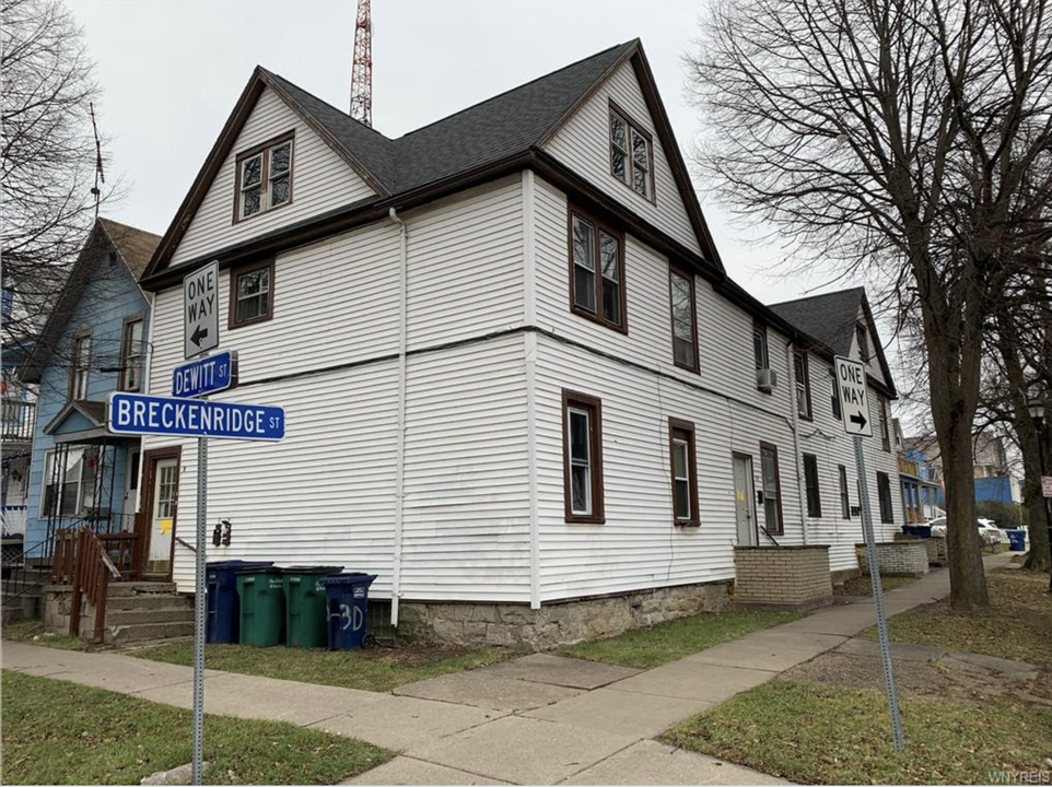 3 Dewitt St in Buffalo, NY - Building Photo