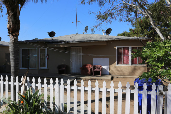 320-324 N Indiana Ave in Vista, CA - Building Photo - Building Photo