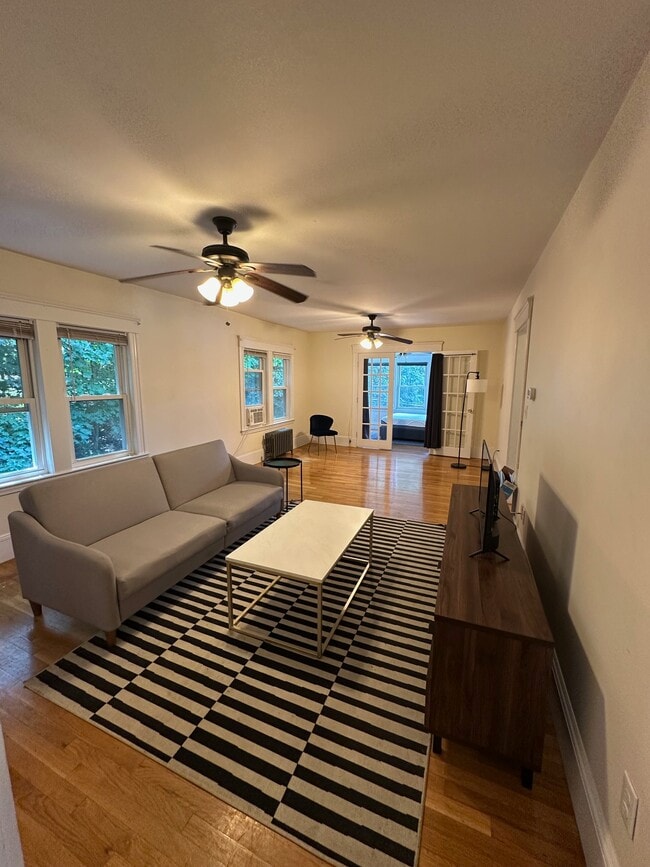 35 Dickinson Rd, Unit Unit 33 in Boston, MA - Building Photo - Building Photo