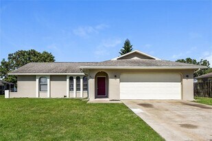 817 SW Santa Barbara Pl in Cape Coral, FL - Building Photo