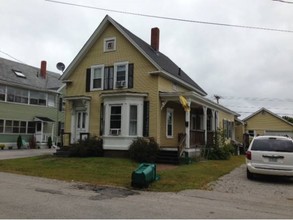 8-18 Osborne St in Rochester, NH - Foto de edificio - Building Photo