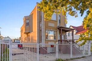 2028 N Hamlin Ave in Chicago, IL - Building Photo