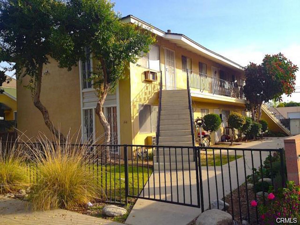 316 N San Gabriel Ave in Azusa, CA - Building Photo