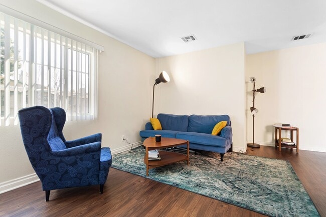 1102 W 29th St, Unit 11