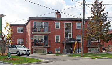 229 Pannahill Rd in Toronto, ON - Building Photo - Building Photo