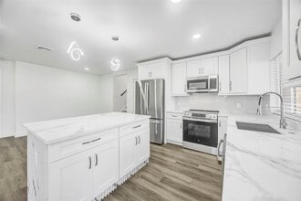 11728 Raintree Dr in Temple Terrace, FL - Building Photo - Building Photo