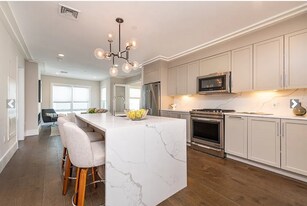 214 Market St, Unit 201 in Boston, MA - Building Photo