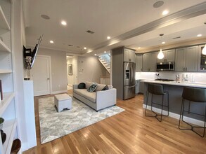364 Bunker Hill St, Unit 3 in Boston, MA - Building Photo - Building Photo
