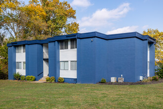 Newly Renovated Oak View Apartments in Columbia, TN - Building Photo - Building Photo