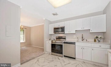11305 Commonwealth Dr in Rockville, MD - Building Photo - Building Photo