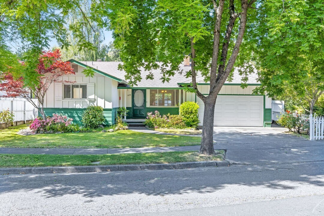 2059 Lernhart St in Napa, CA - Building Photo