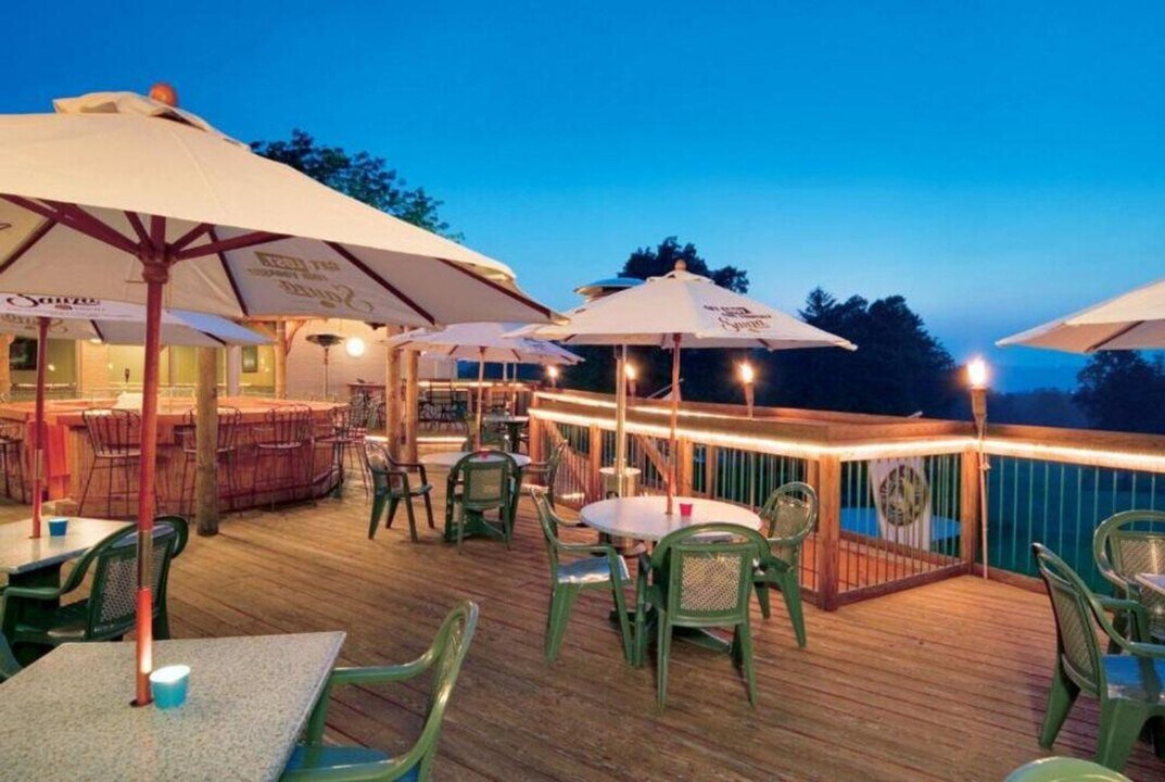 1 Lakeview Dr in Morgantown, WV - Building Photo