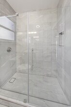 5134 3rd St, Unit A in San Francisco, CA - Foto de edificio - Building Photo