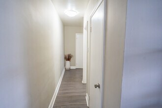 1011 Adelaide St N in London, ON - Building Photo - Building Photo