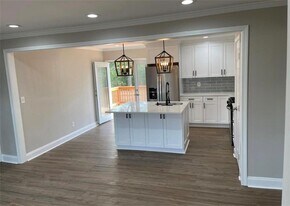 2463 Wayne St SW in Marietta, GA - Building Photo