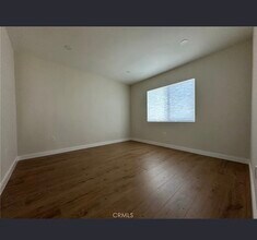 1436 N Hollywood Way in Burbank, CA - Foto de edificio - Building Photo