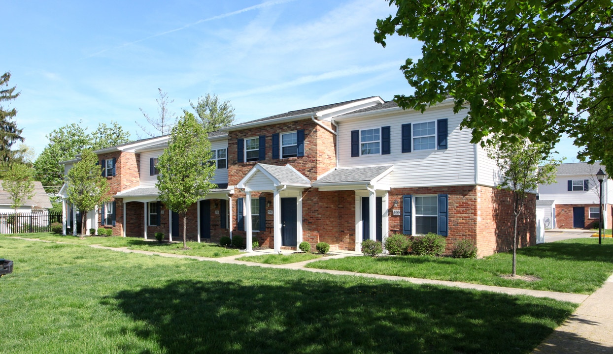 Canterbury Way in Columbus, OH - Building Photo