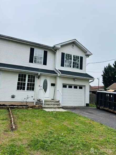 109 Zoar Pl in Middlesex, NJ - Building Photo