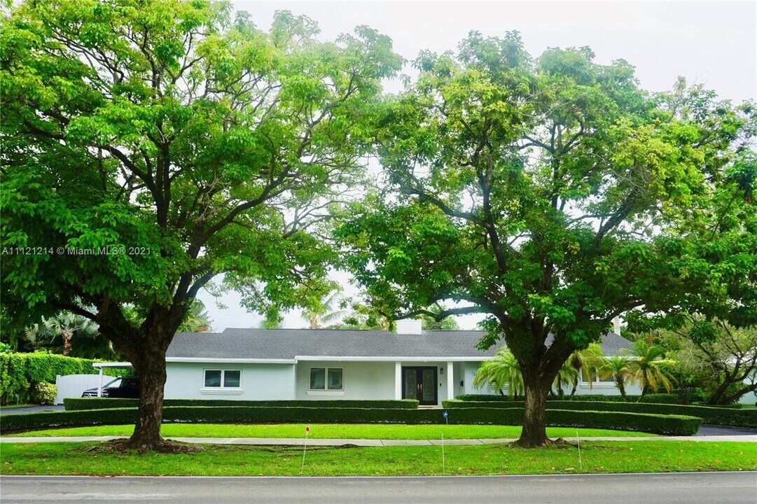 12741 SW 72nd Ave in Pinecrest, FL - Building Photo
