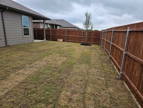 8521 Nightfall Ln in Fort Worth, TX - Foto de edificio - Building Photo