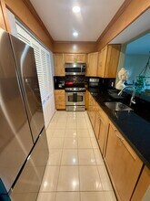 1465 E Putnam Ave, Unit 217 in Old Greenwich, CT - Foto de edificio - Building Photo