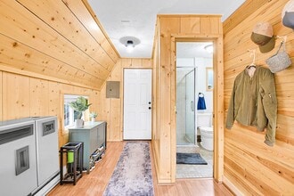 130 Deer Rd in Evergreen, CO - Foto de edificio - Building Photo