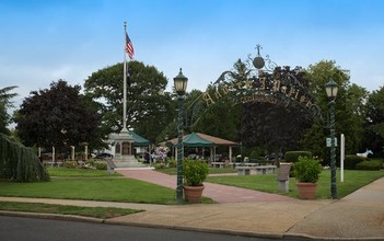 Fairfield Cedarhurst Court in Cedarhurst, NY - Building Photo - Building Photo