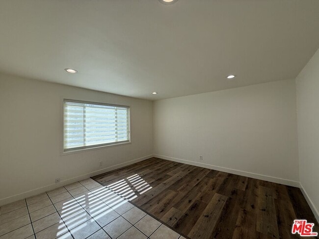property at 2400 Vanderbilt Ln
