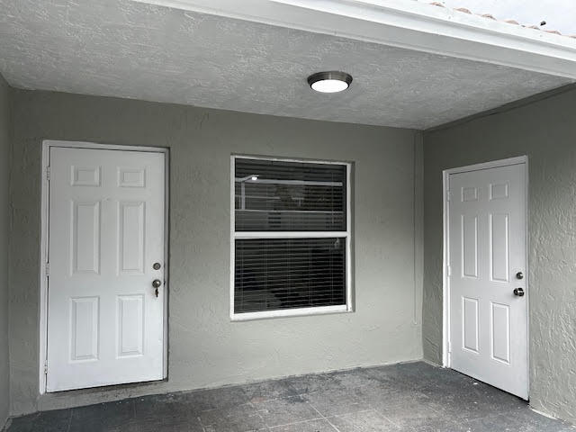 13647 Yarmouth Ct in Wellington, FL - Foto de edificio
