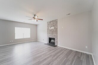 802 Wesley Alan Ln in Charlotte, NC - Building Photo - Building Photo