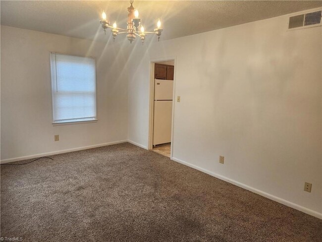 119 Jasmine Ln, Unit 7 in Mount Airy, NC - Building Photo - Building Photo