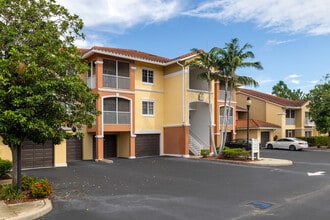 Bella Casa Luxury Condos in Ft. Myers, FL - Foto de edificio - Building Photo