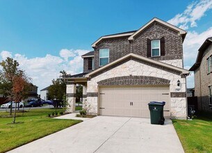 741 Creekwater Ln in Garland, TX - Building Photo - Building Photo