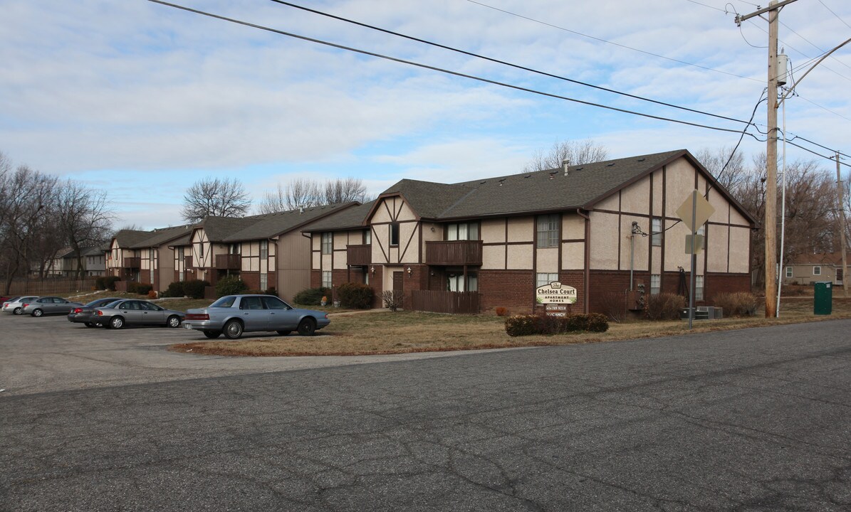 Chelsea Court in Lenexa, KS - Building Photo