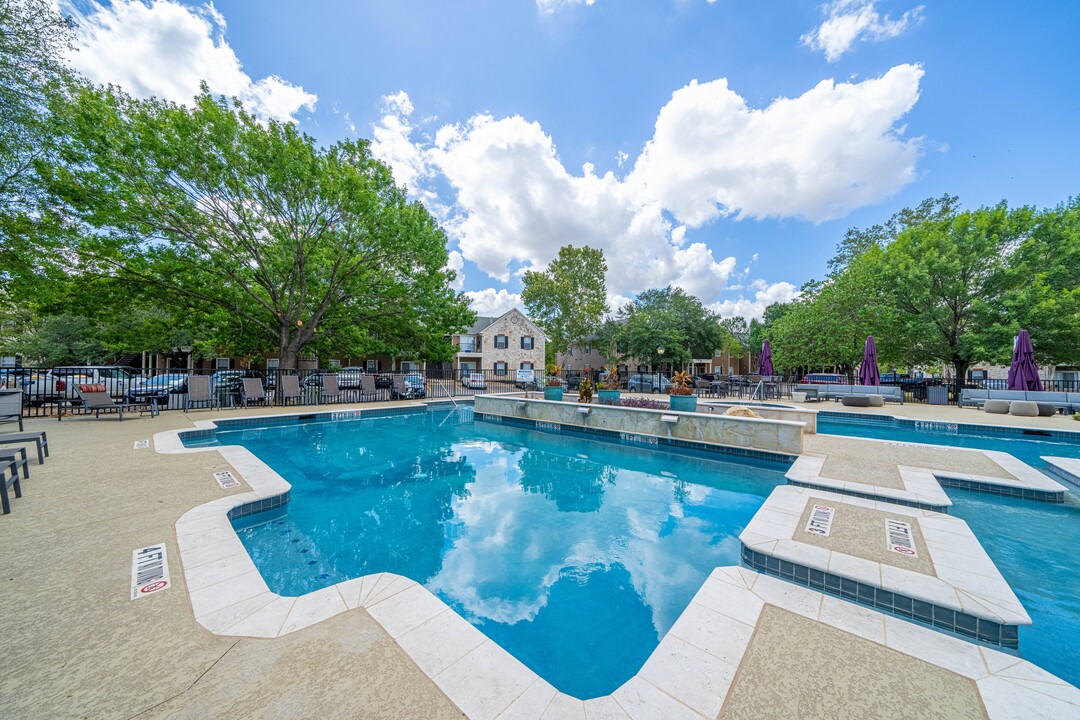 River Oaks Villas Apartments in San Marcos, TX - Building Photo