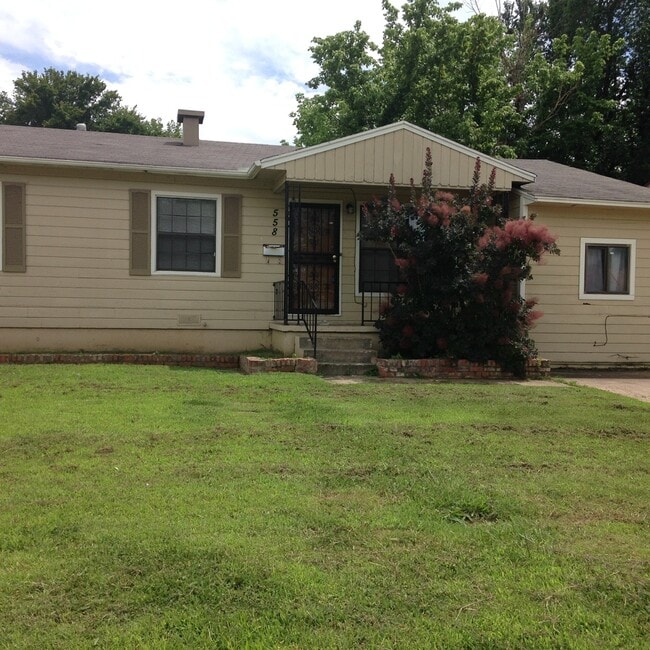 property at 558 E 40th Pl N