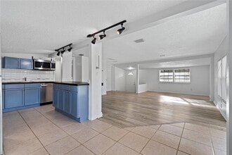 3411 NE 52nd Ave in Silver Springs, FL - Building Photo - Building Photo