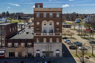 Old Theatre Apartments in Alliance, OH - Foto de edificio - Building Photo