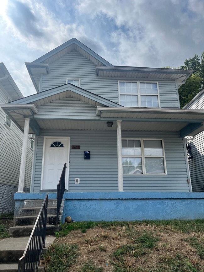 property at 1728 W Oak St