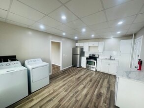 20 Pine St, Unit 2 in Pawtucket, RI - Building Photo - Building Photo
