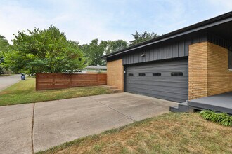 1936 E Greenwood St in Springfield, MO - Building Photo - Building Photo