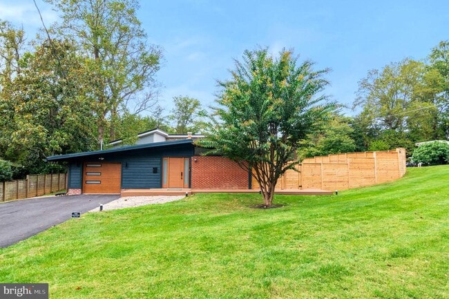 3304 Brandy Ct in Falls Church, VA - Building Photo - Building Photo