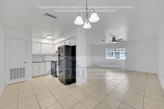 3281 Coral Hills Dr in Coral Springs, FL - Building Photo - Building Photo