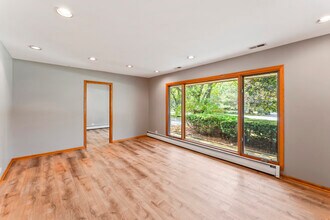 2226 Shannondale Dr in Libertyville, IL - Building Photo - Building Photo