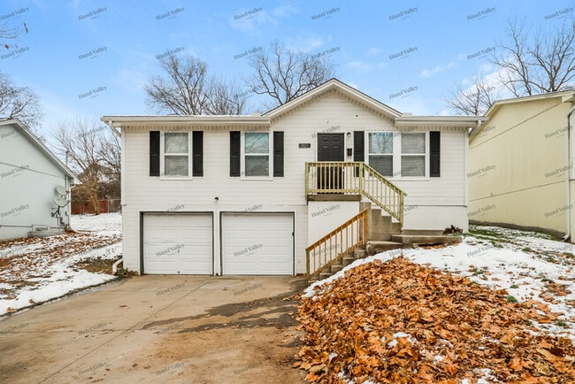 property at 1927 Jackson Ave