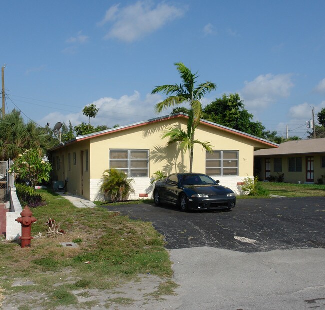 2631-2641 SW 13th Ave in Fort Lauderdale, FL - Building Photo - Building Photo