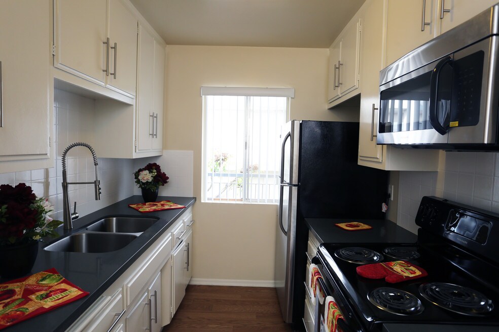 63036305 Comstock Ave Apartments Whittier, CA